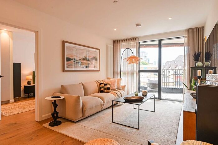 2 Bedroom Flat For Sale In Yeo Street, Bow, London, E3