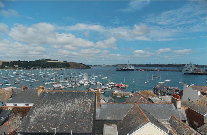 2 Bedroom Flat To Rent In New Street, Falmouth, TR11