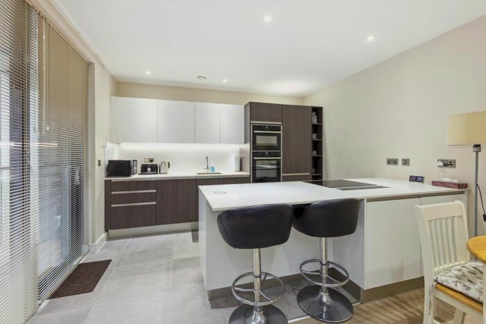 2 Bedroom Flat To Rent In Leapale Lane, Guildford, GU1