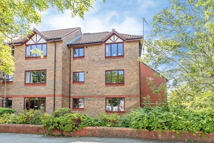 2 Bedroom Flat For Sale In Cumberland Close, Bristol, BS1
