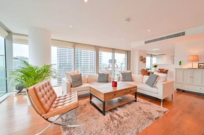 3 Bedroom Flat To Rent In The Landmark East Tower, Marsh Wall, Canary Wharf, London, E14