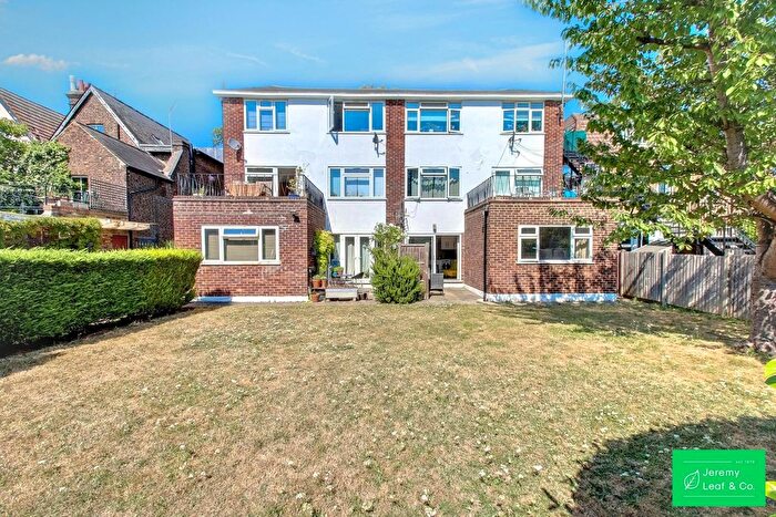 2 Bedroom Flat For Sale In Granville Road, London, N12