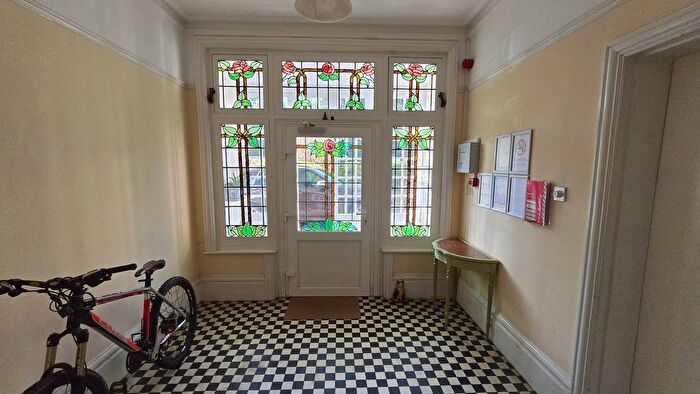 1 Bedroom Flat For Sale In De La Warr Road, Bexhill-On-Sea, TN40