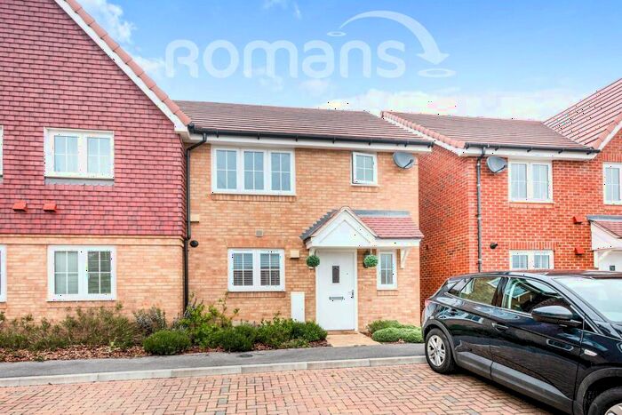 3 Bedroom Semi-Detached House To Rent In Woolhampton Drive, RG24