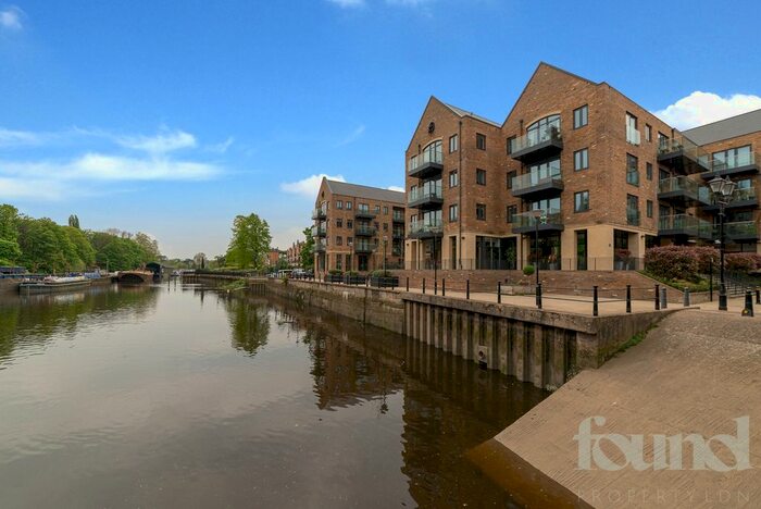 2 Bedroom Flat To Rent In Lion Wharf Road, Old Isleworth, TW7