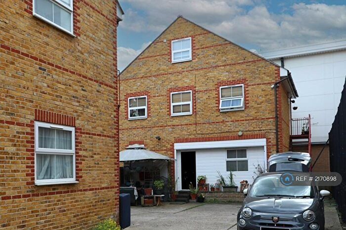 1 Bedroom Flat To Rent In Farwig Lane, Bromley, BR1