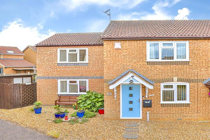 3 Bedroom End Of Terrace House For Sale In St. Vincents Avenue, Kettering, Northamptonshire, NN15