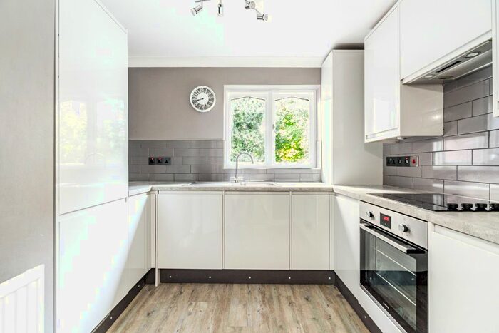 2 Bedroom Flat To Rent In Hagden Lane, Watford, WD18