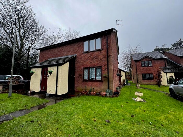 2 Bedroom Flat To Rent In Worcester Court, Chequer Street, Penn Fields, Wolverhampton, WV3