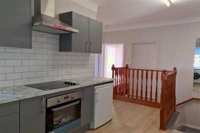 3 Bedroom Flat To Rent In Pensby Road, Heswall, CH60