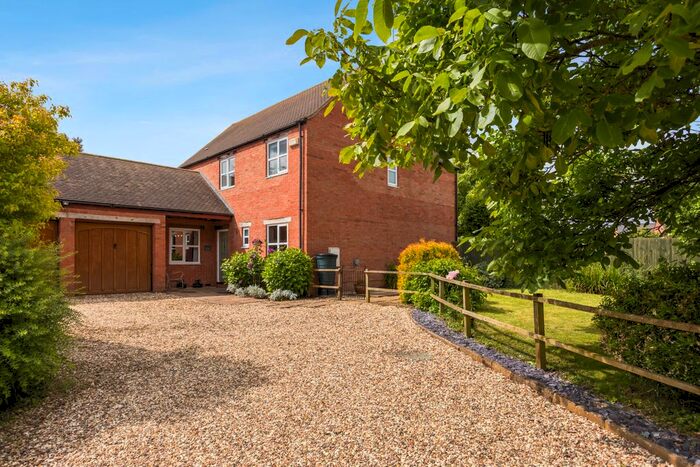 5 Bedroom Detached House For Sale In Walnut Gardens, Claydon, OX17