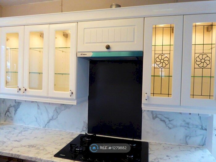 3 Bedroom Semi-Detached House To Rent In Glebe Avenue, Arlesey SG15