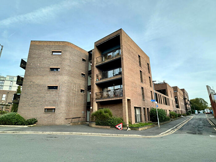 3 Bedroom Apartment To Rent In Navigation Street, Manchester, M4