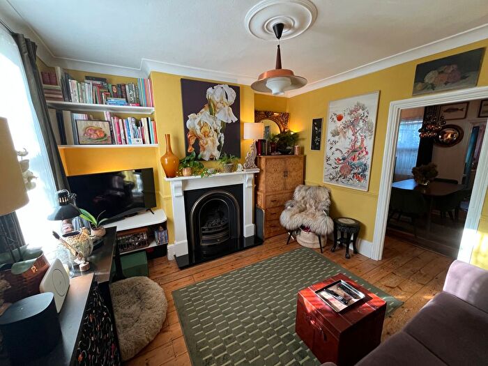 2 Bedroom Cottage For Sale In Church Walk, Chertsey, KT16