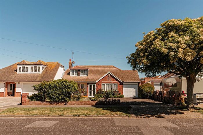 4 Bedroom Detached Bungalow For Sale In Lonsdale Avenue, Margate, CT9