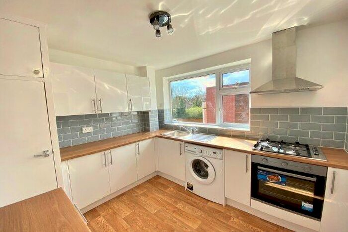 2 Bedroom Flat To Rent In Charlton Drive, Sale, M33