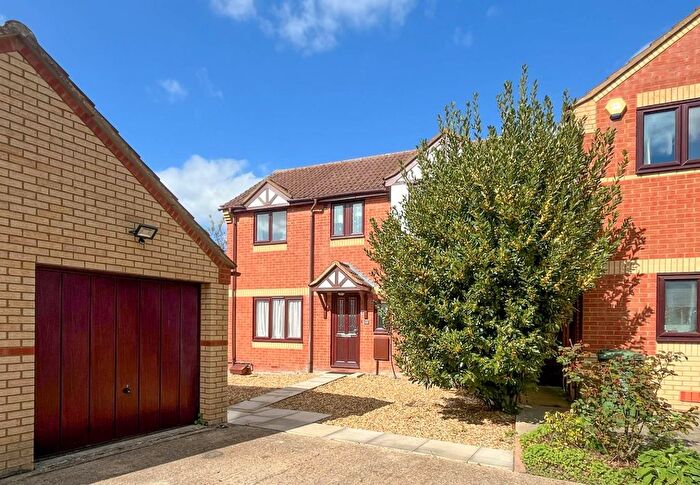 4 Bedroom Detached House For Sale In Mander Way, Cambridge, CB1
