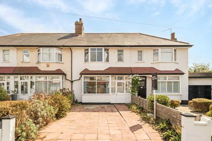 4 Bedroom House To Rent In Woodland Way, Mitcham, CR4