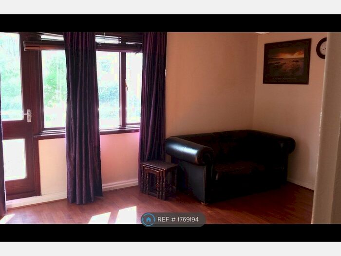 2 Bedroom Flat To Rent In Daisy Bank, Sheffield, S3