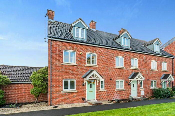 3 Bedroom Semi-Detached House To Rent In Haydon End, Swindon, SN25