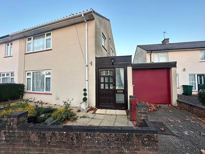 2 Bedroom End Of Terrace House For Sale In Woodfield Road, Crawley, RH10