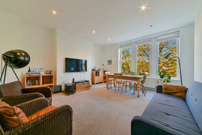 2 Bedroom Apartment To Rent In East Dulwich London, SE22