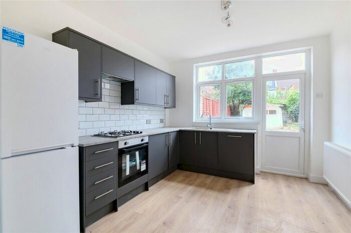 4 Bedroom Detached House To Rent In Rutland Gardens, Harringay, London, N4