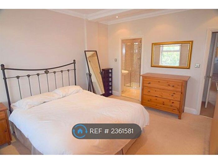 2 Bedroom Flat To Rent In Central Road, Worcester Park, KT4