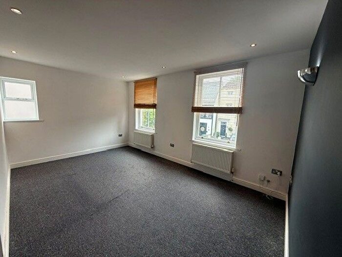 2 Bedroom Flat To Rent In Roklis Manor, Prenton, CH43
