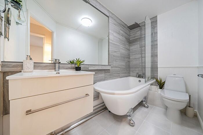 2 Bedroom Flat For Sale In Crosslet Vale, Greenwich, SE10