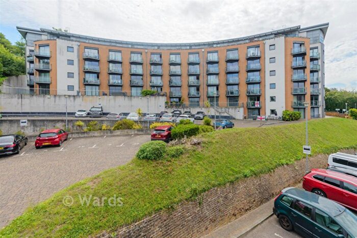 2 Bedroom Flat For Sale In Barrier Road, Chatham, Kent, ME4