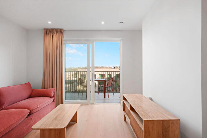 Studio To Rent In The Draper, Draycote House, Colindale, NW9