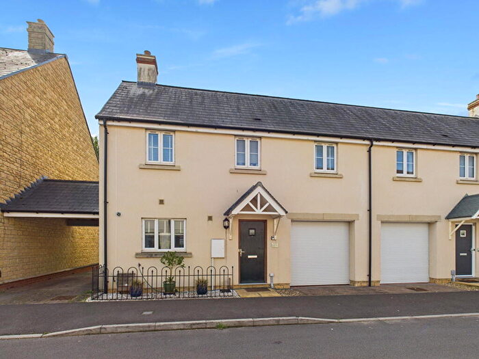 3 Bedroom End Of Terrace House For Sale In Station Road, Calne, SN11