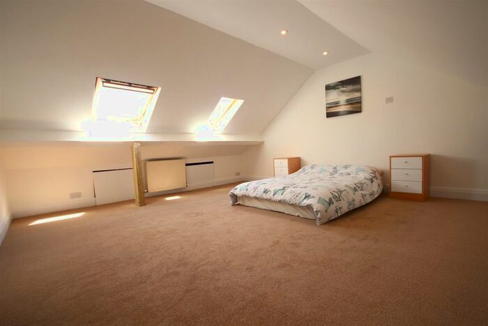 5 Bedroom Terraced House To Rent In Western Avenue, North Acton, W3