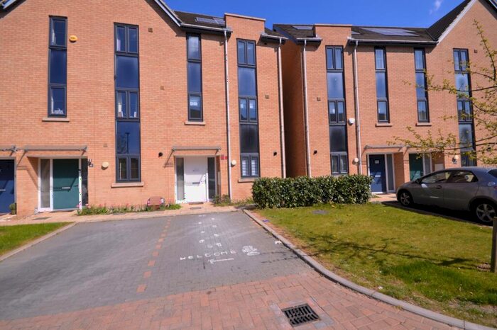 4 Bedroom Town House To Rent In Stephen Jewers Gardens, Upney Lane, Essex, IG11