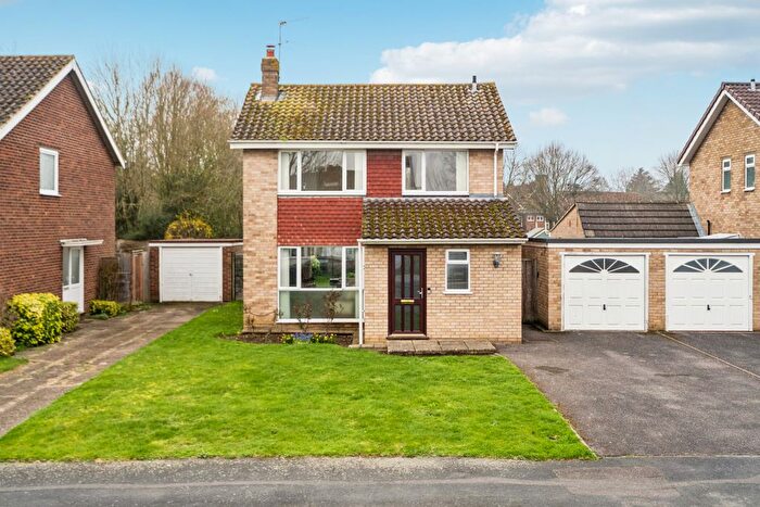 3 Bedroom Detached House For Sale In Winchester Drive, Maidenhead, SL6