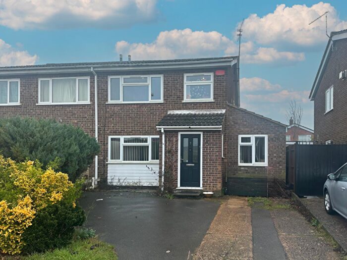 3 Bedroom Semi Detached House For Sale In Stubble Close, Kingsthorpe, Northampton, NN2