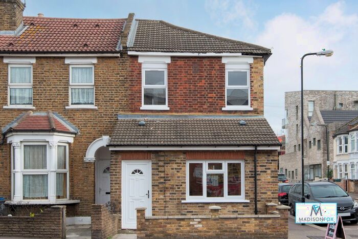 3 Bedroom End Of Terrace House To Rent In Blackhorse Lane, Walthamstow, London, E17