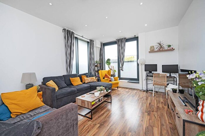 3 Bedroom Flat For Sale In Doros House, Cambridge Heath Road, Whitechapel, London, E1