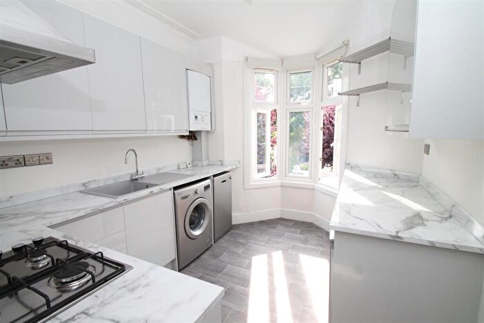 2 Bedroom Flat To Rent In Cranley Gardens, Palmers Green, N13