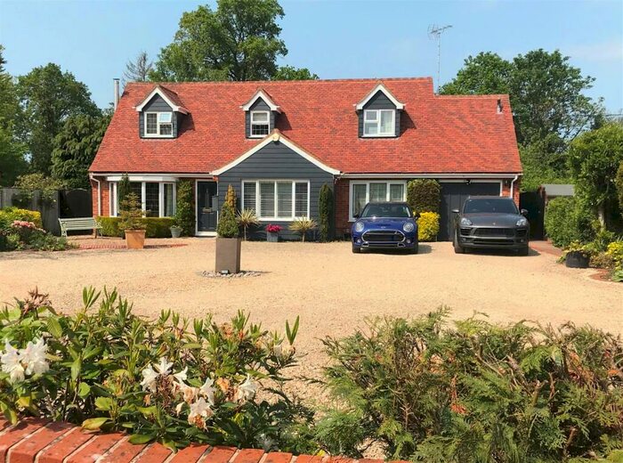 4 Bedroom Detached House For Sale In Burys Bank Road, Newbury, RG19