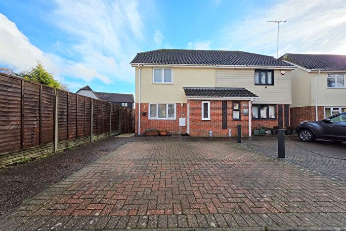 2 Bedroom Semi Detached House For Sale In Megs Way, Braintree, CM7