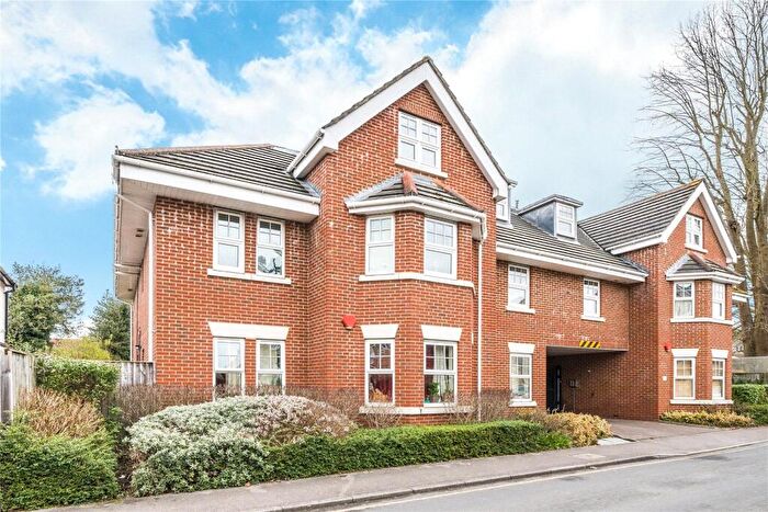 2 Bedroom Flat For Sale In Portugal Road, Woking, Surrey, GU21