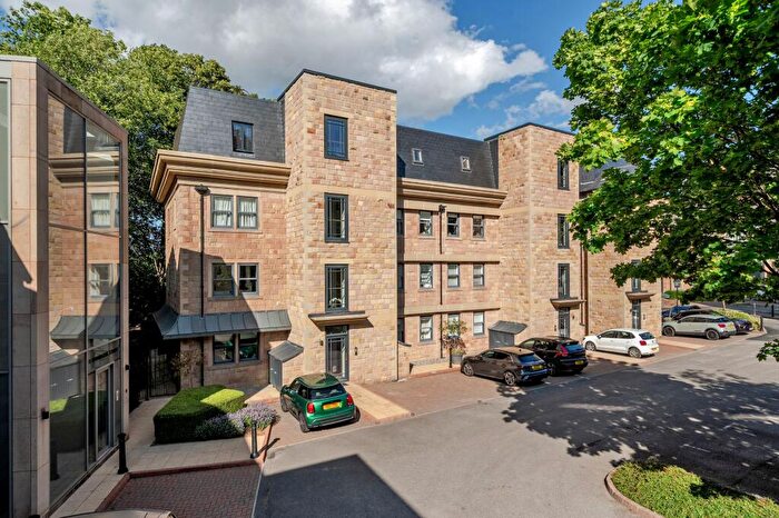 2 Bedroom Flat For Sale In Clarence Drive, Harrogate, HG1