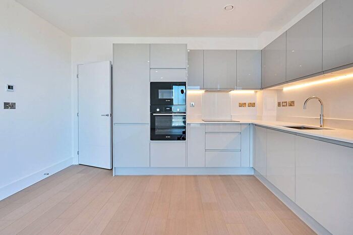 2 Bedroom Flat To Rent In Bookbinder Point, Acton, W3