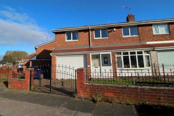 4 Bedroom Semi-Detached House To Rent In Mill Crescent, Hebburn, NE31