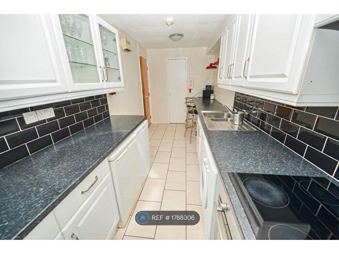 2 Bedroom Flat To Rent In Buccleuch Street, Glasgow, G3