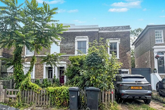 5 Bedroom Semi-Detached House For Sale In Loughborough Park, London, SW9