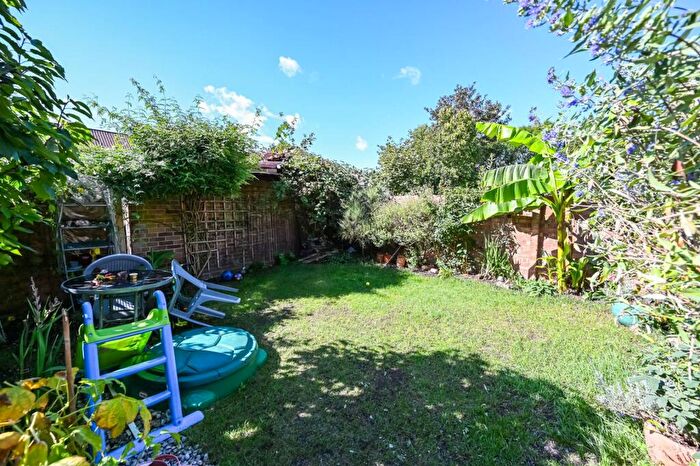 3 Bedroom Maisonette For Sale In Brookscroft Road, Walthamstow, London, E17
