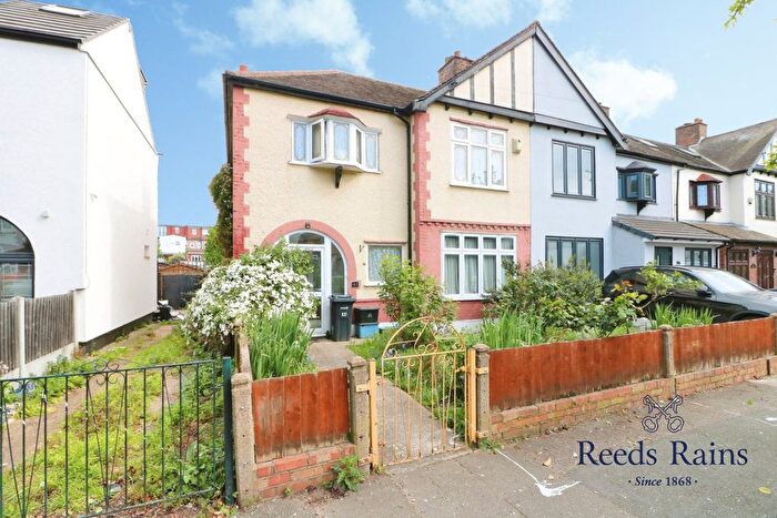 3 Bedroom Semi-Detached House For Sale In Milton Crescent, Ilford, IG2